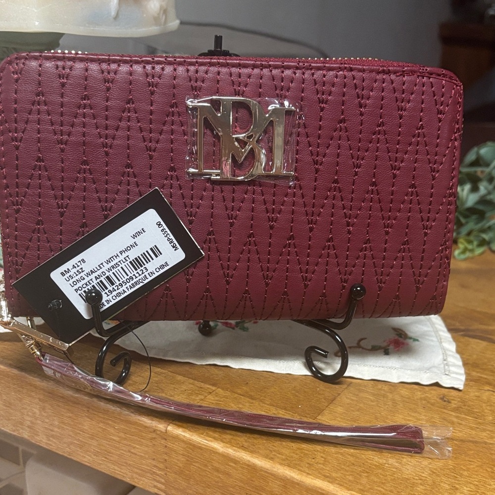 Badgley Mischka WINE Wallet with Phone holder !!